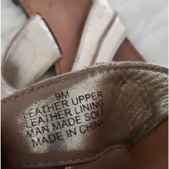 Lilly Pulitzer Gold Sandals 9 - Picture 5 of 6